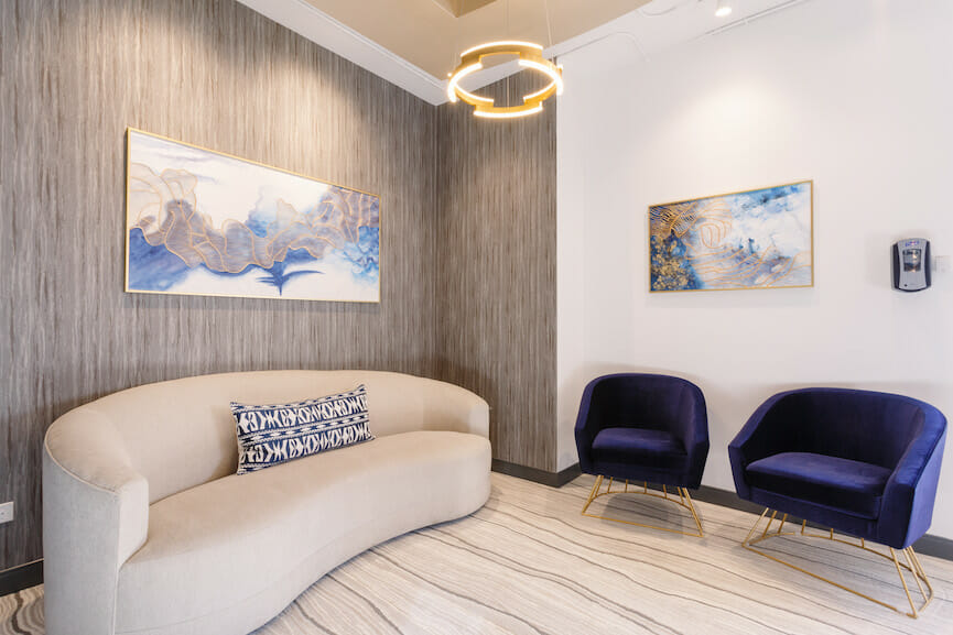 orland-park-lounge-waiting-area